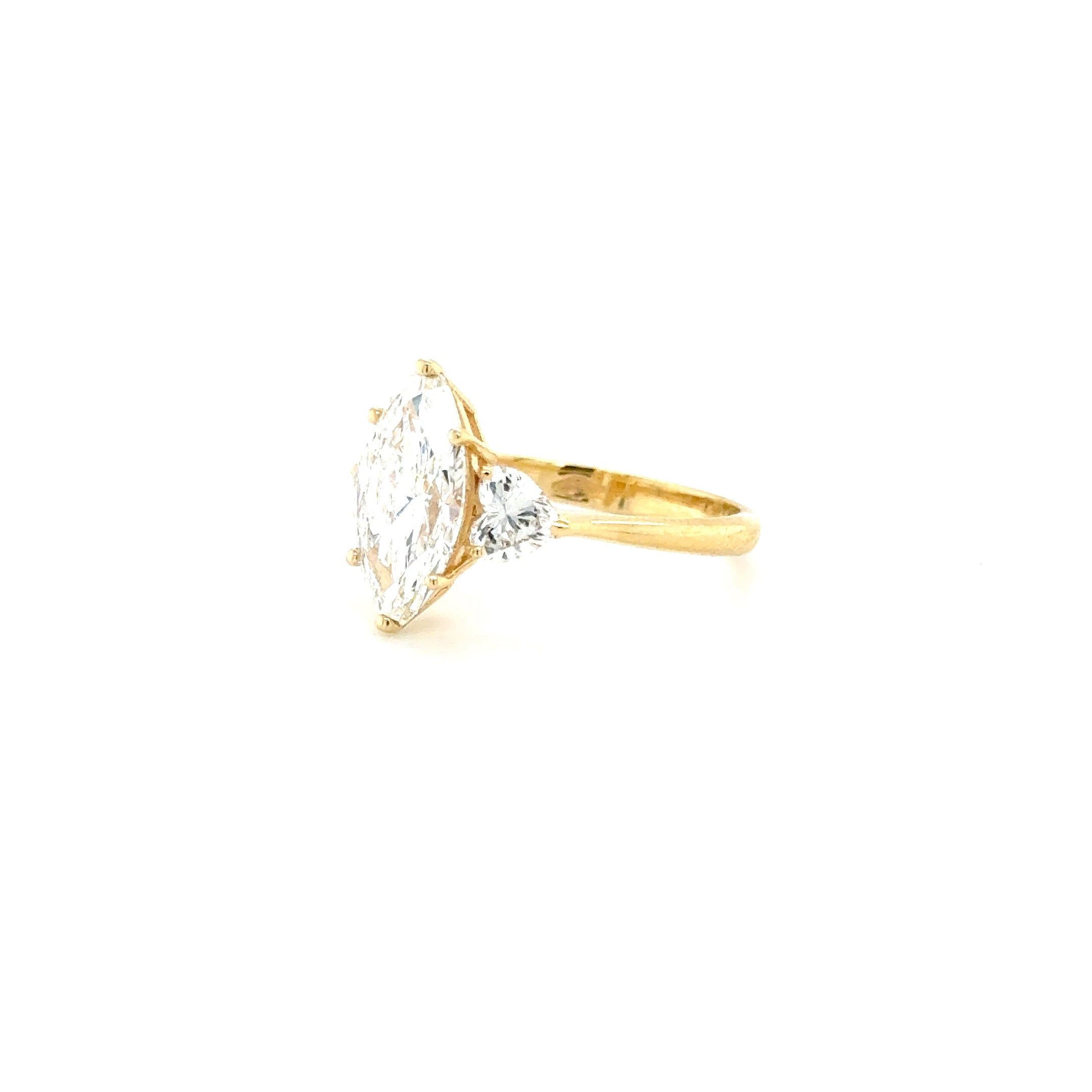 “Radiant Romance: Marquise Center with Heart-Shaped Diamonds – 2.54ct Lab-Grown”