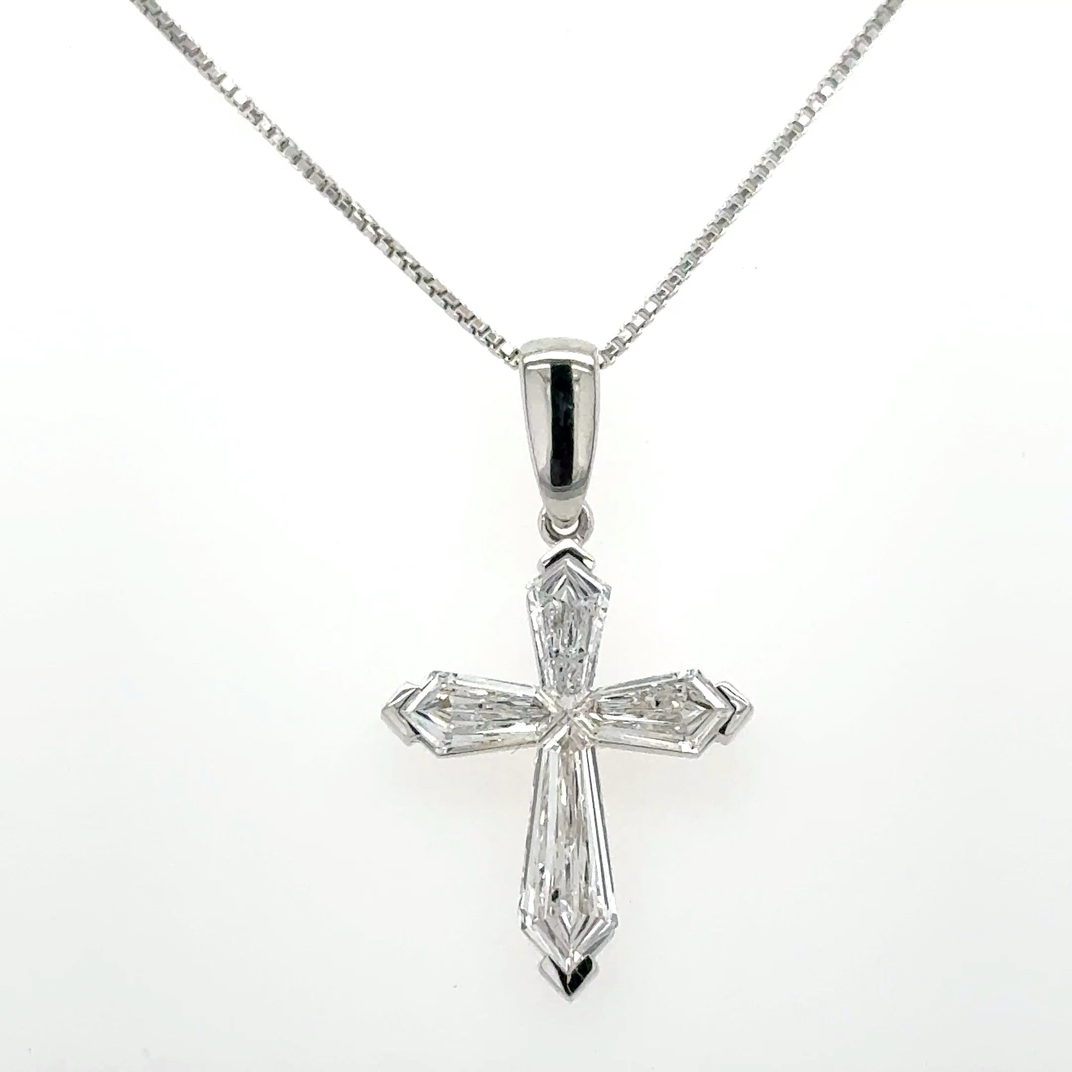 “Divine Sparkle: Lab-Grown Diamond Cross Necklace – 1.03ct D VVS”
