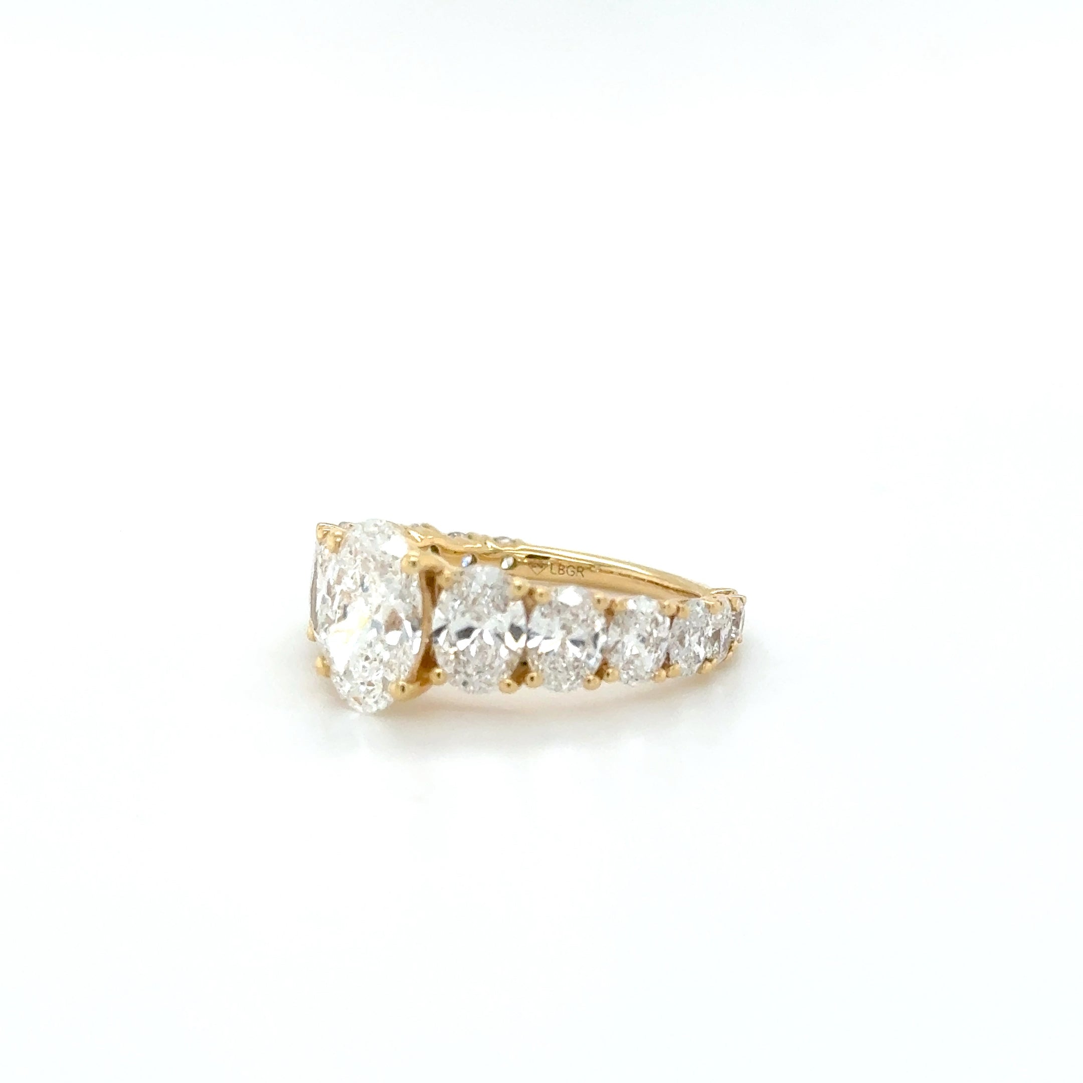 Graduated Oval Diamond Ring in Yellow Gold – 4.41ct Lab-Grown