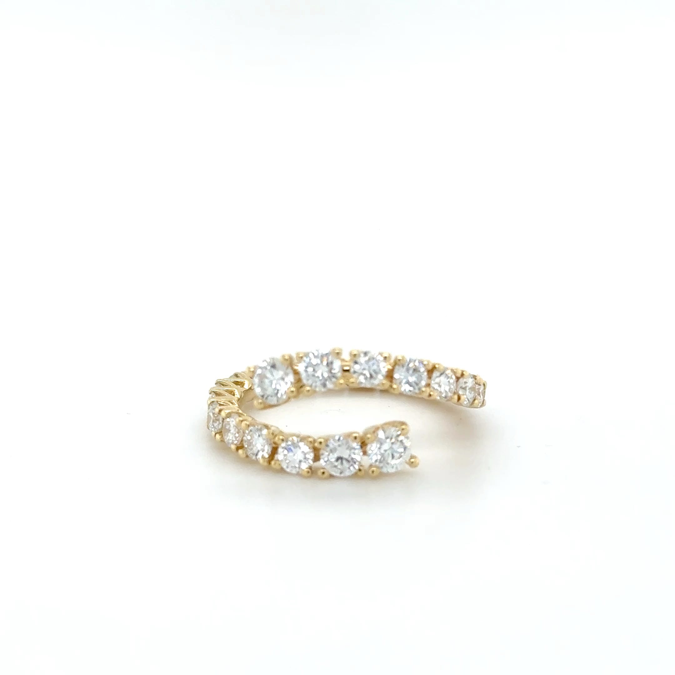 “Luminous Circle — 18K Gold Lab-Grown Diamond Band”