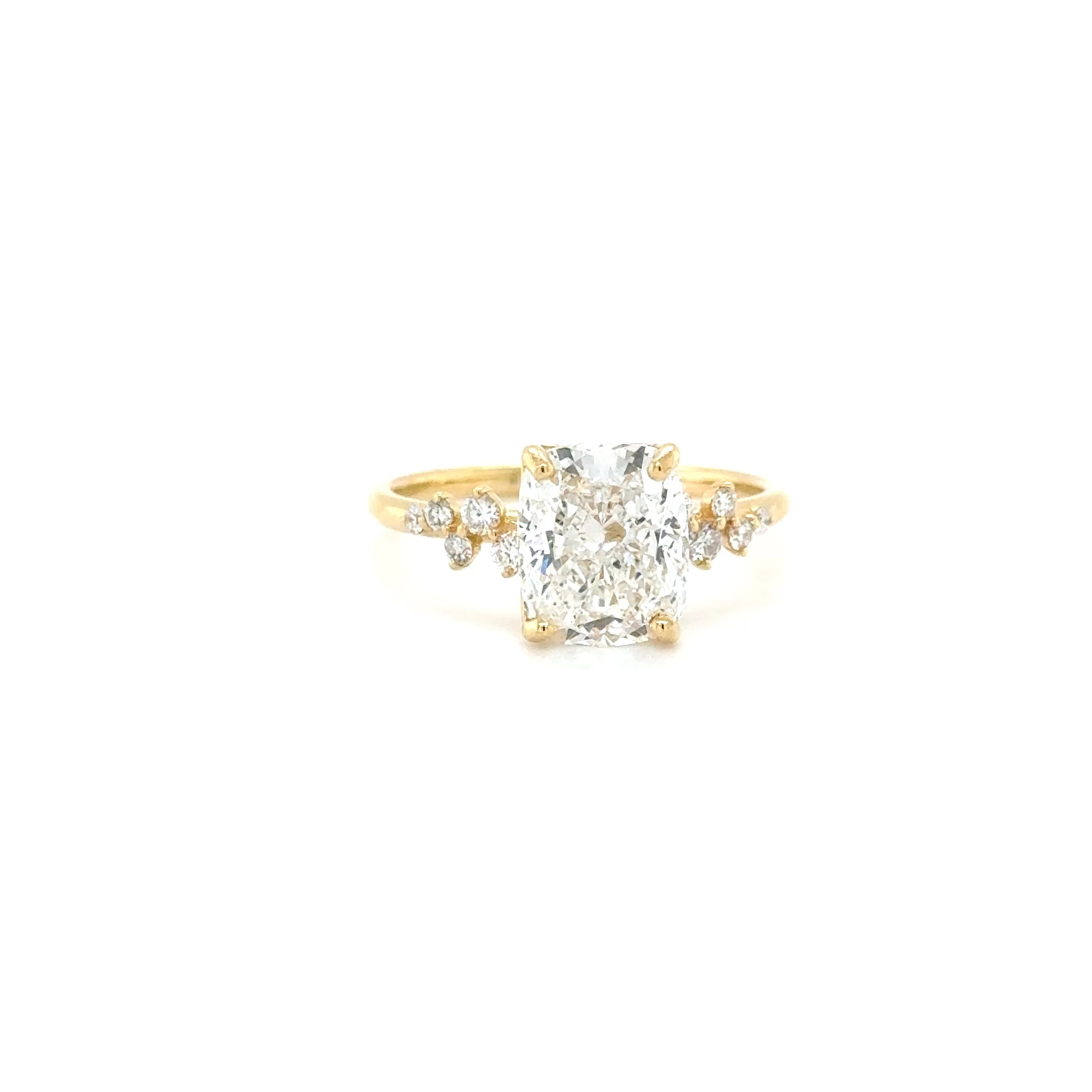 Amelina – 2.57ct Square Cushion-Cut Engagement Ring with 0.23ct Side Stones | Charm Setting | 18K Yellow Gold | IGI Certified