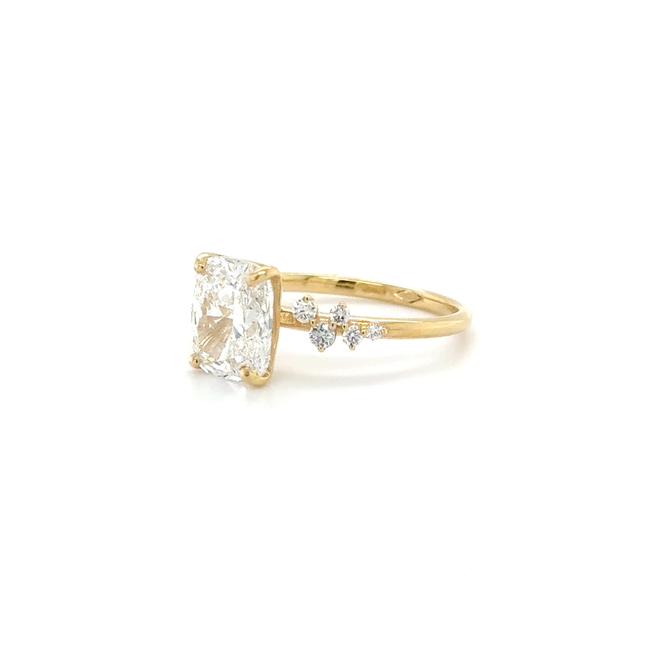 Amelina – 2.57ct Square Cushion-Cut Engagement Ring with 0.23ct Side Stones | Charm Setting | 18K Yellow Gold | IGI Certified