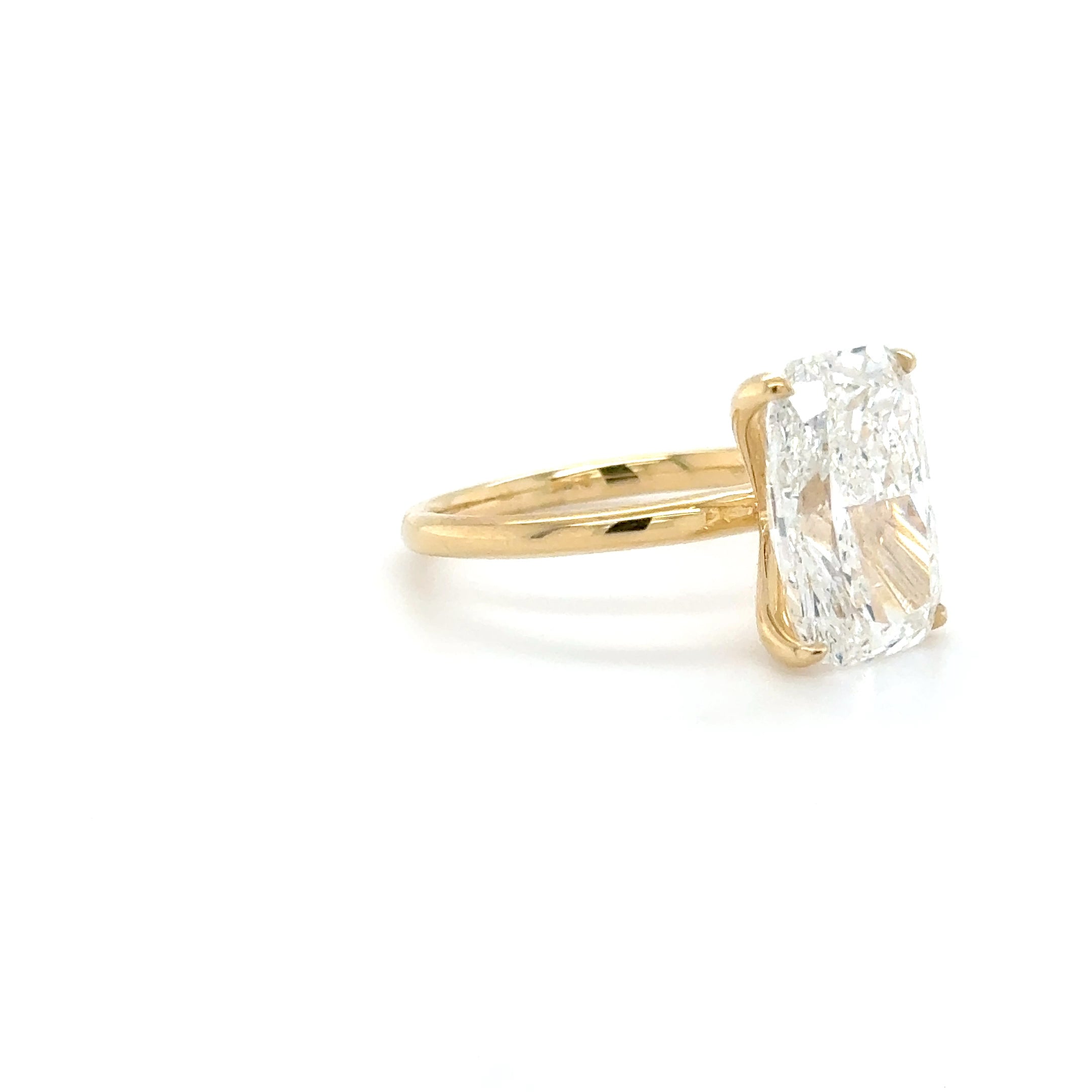 Elara – 5.03ct Elongated Cushion-Cut Engagement Ring | Four-Prong Classic Band in 18K Yellow Gold | IGI Certified