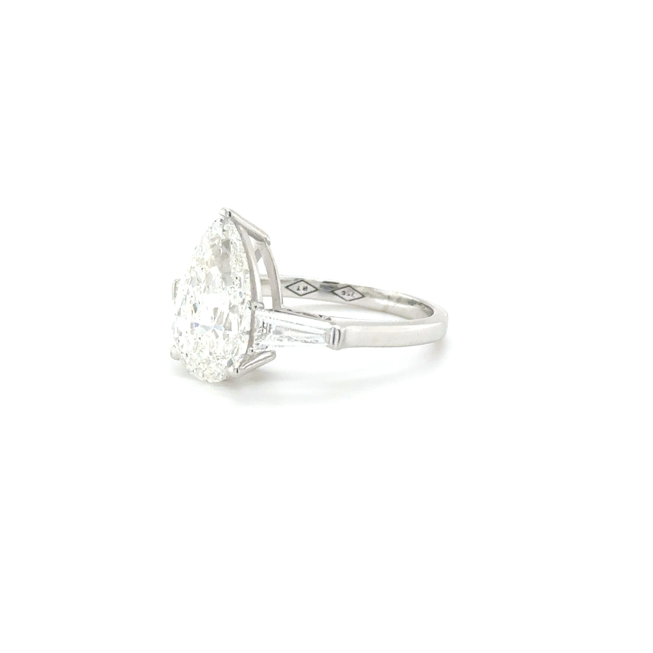“Timeless Grace: Pear-Shaped Center with Tapered Diamond Accents – 4.46ct Lab-Grown”