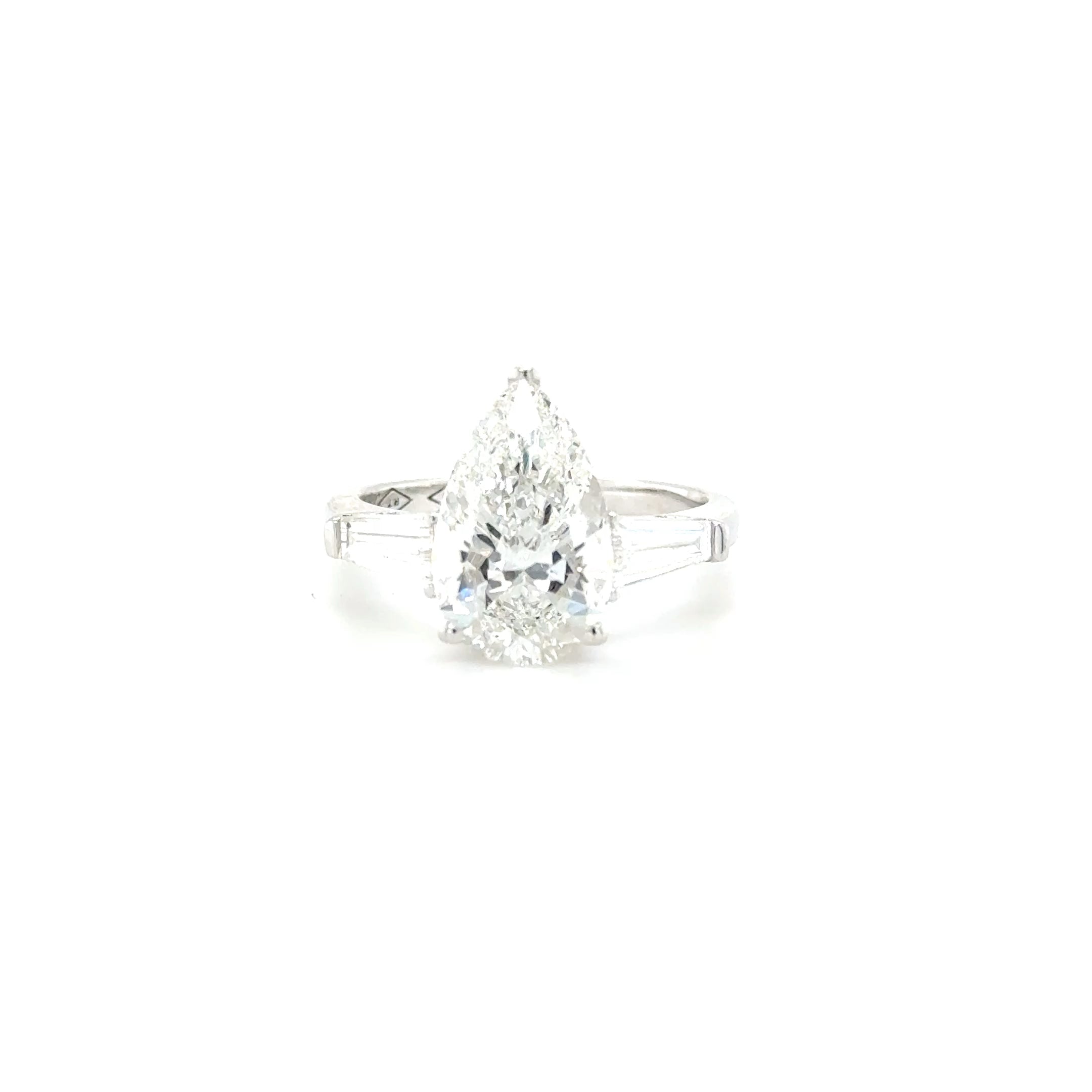 “Timeless Grace: Pear-Shaped Center with Tapered Diamond Accents – 4.46ct Lab-Grown”