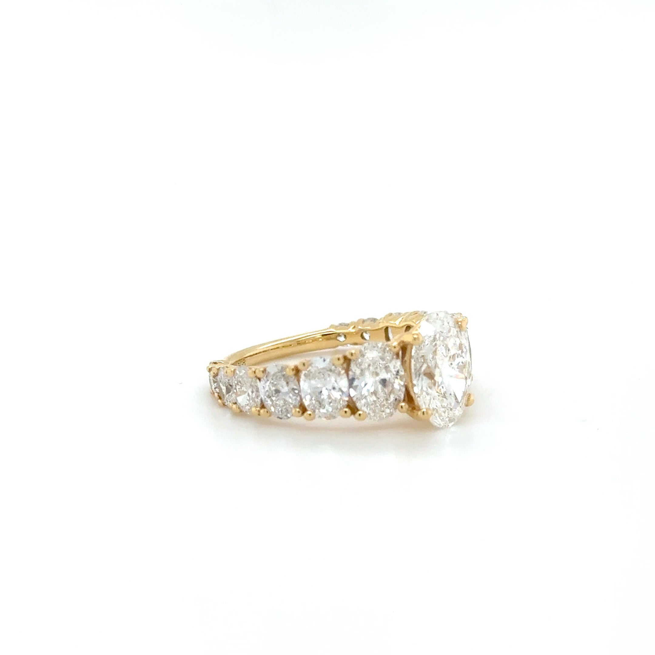 Graduated Oval Diamond Ring in Yellow Gold – 4.41ct Lab-Grown