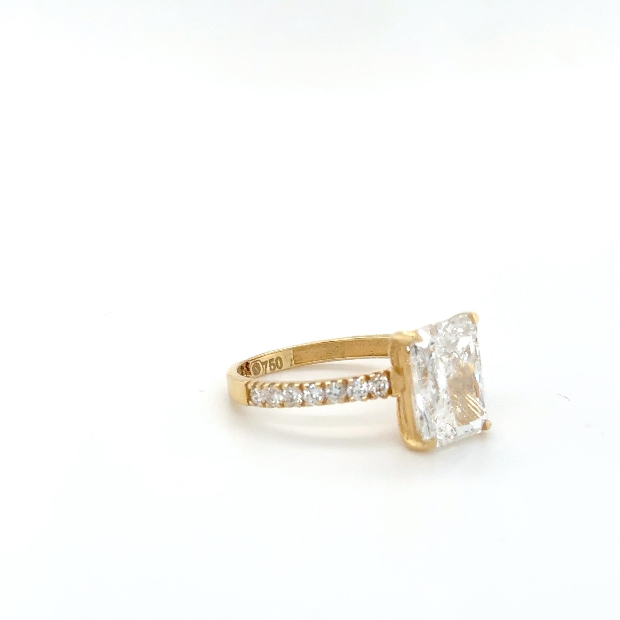 Radiant-Cut Diamond Ring with Accent Stones – 3.35ct Lab-Grown