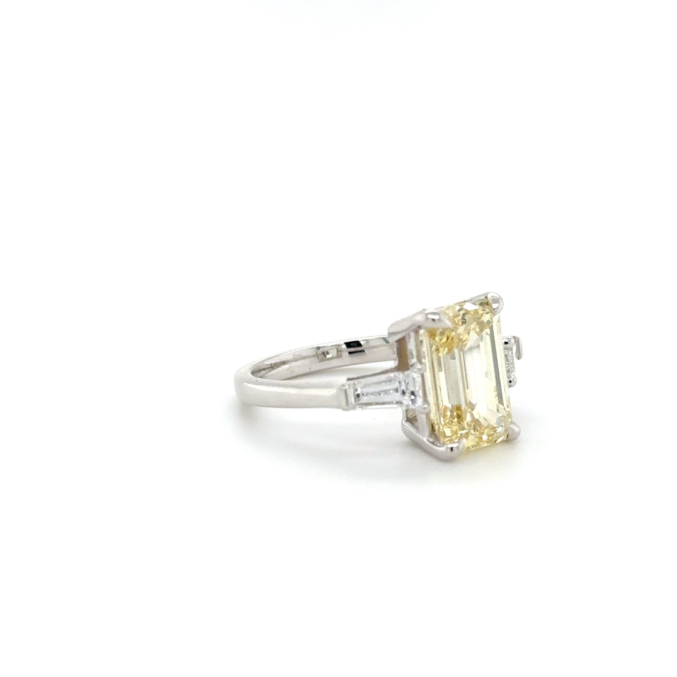 “Solar Brilliance: Vivid Yellow Diamond Ring with Accent Stones – 5.09ct Lab-Grown”