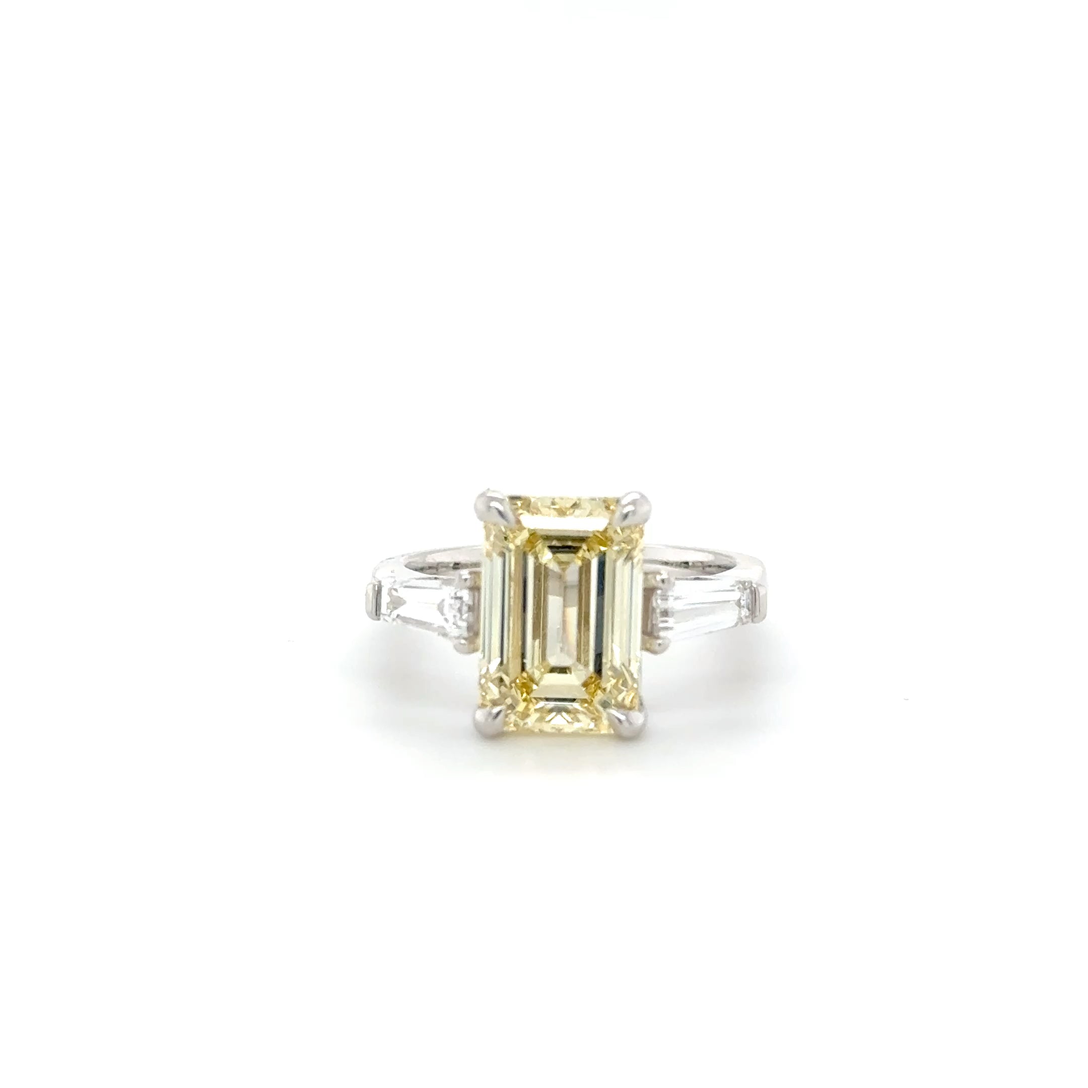“Solar Brilliance: Vivid Yellow Diamond Ring with Accent Stones – 5.09ct Lab-Grown”