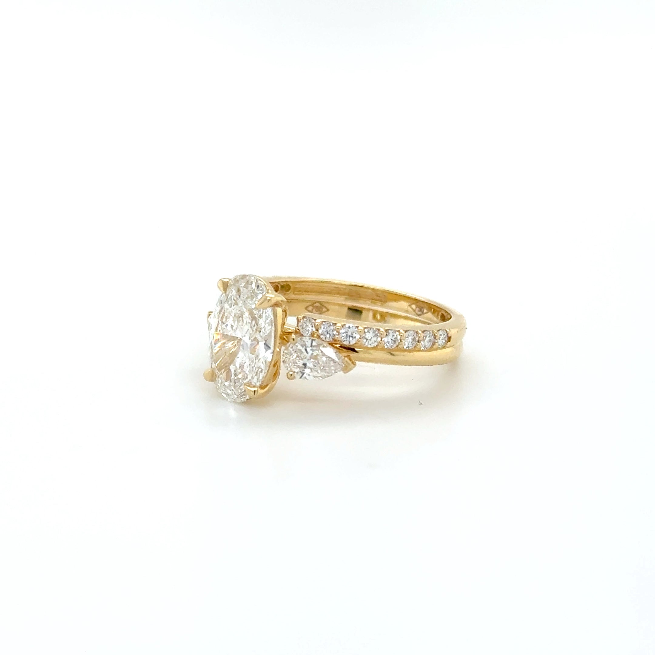 Majestic Fusion Diamond Ring – 18K Yellow Gold (2.82 ct Total)