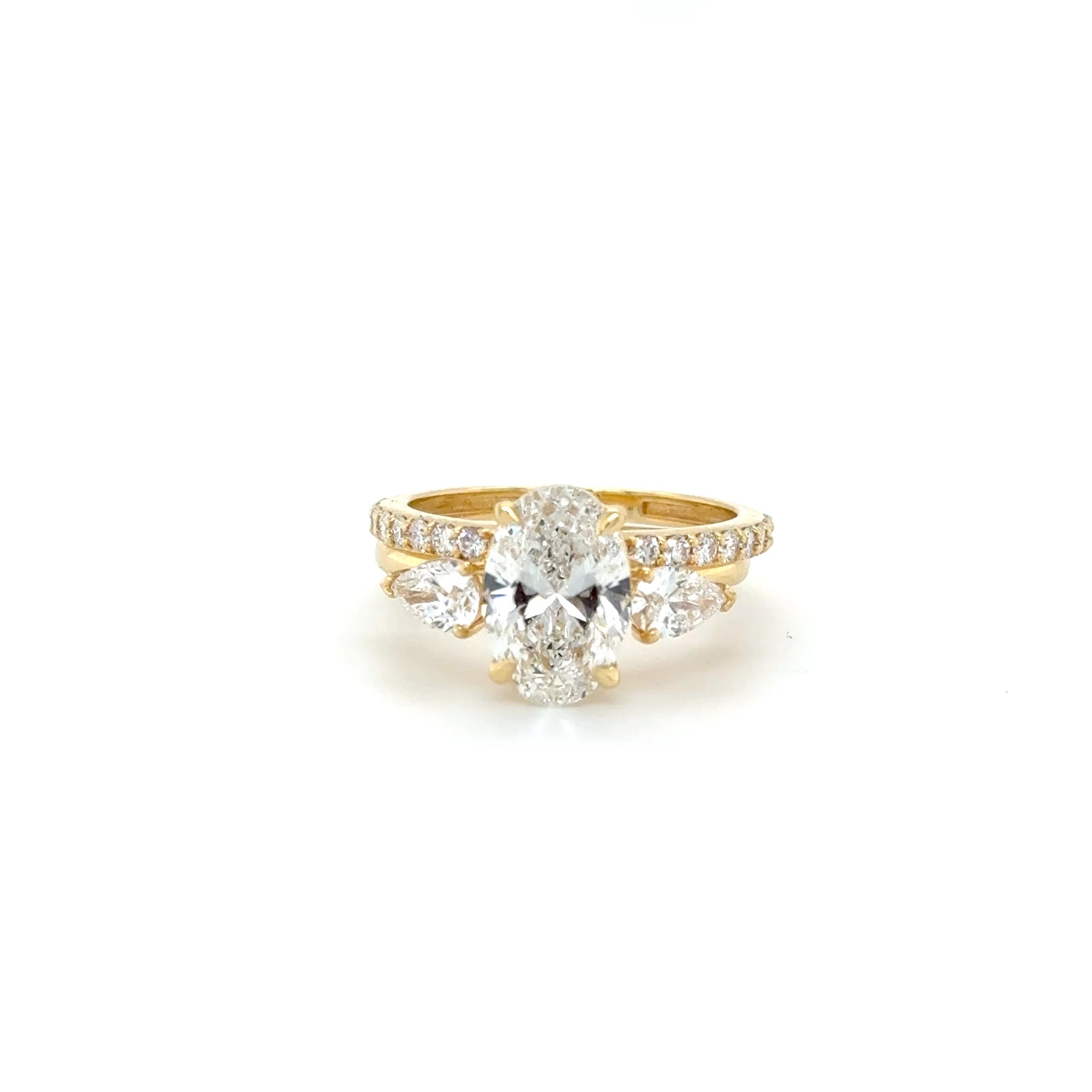 Majestic Fusion Diamond Ring – 18K Yellow Gold (2.82 ct Total)