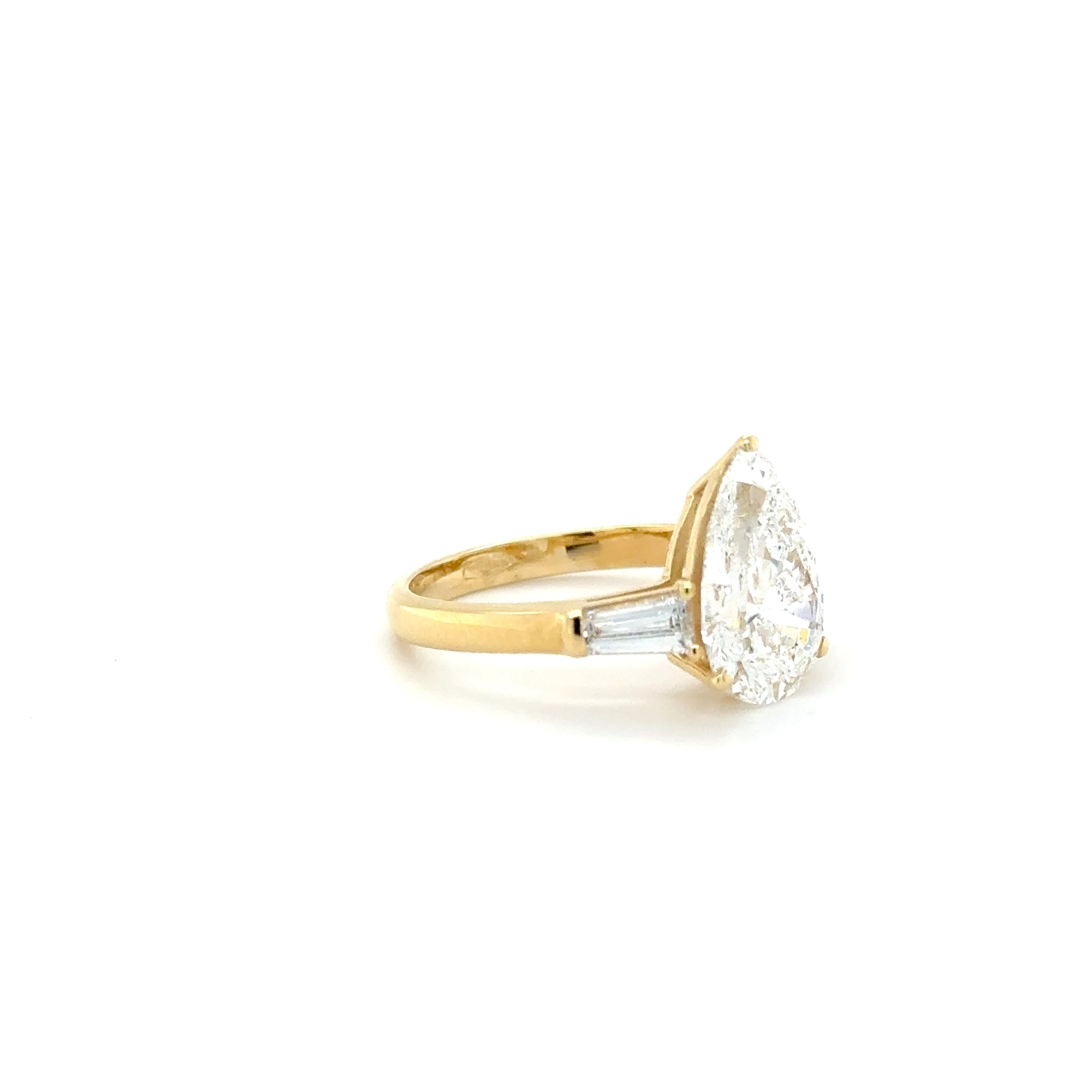 Pear-Cut Diamond Engagement Ring – 18K Yellow Gold (3.57 ct Total)