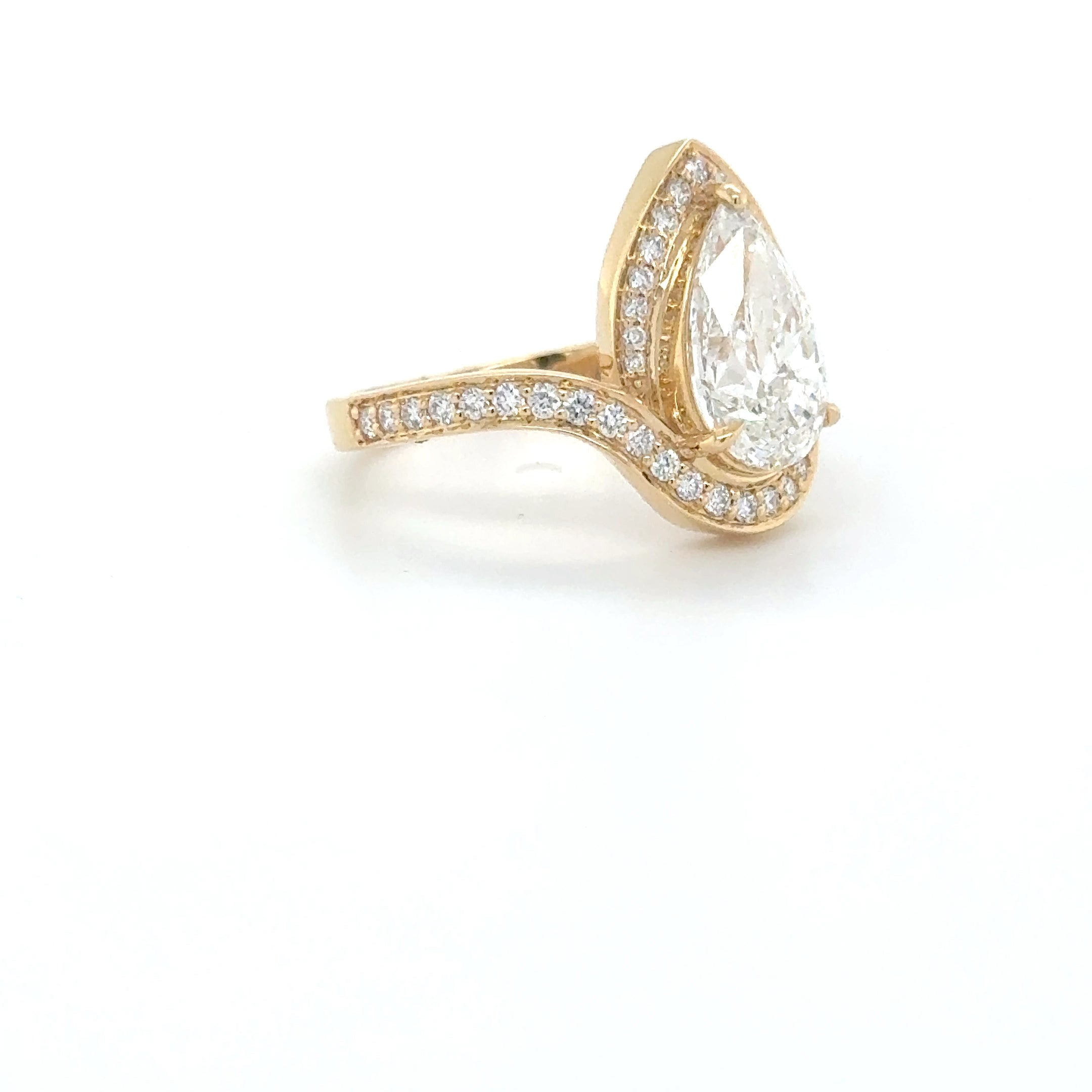 Golden Wave Pear Diamond Ring – 2.39ct Lab-Grown Brilliance