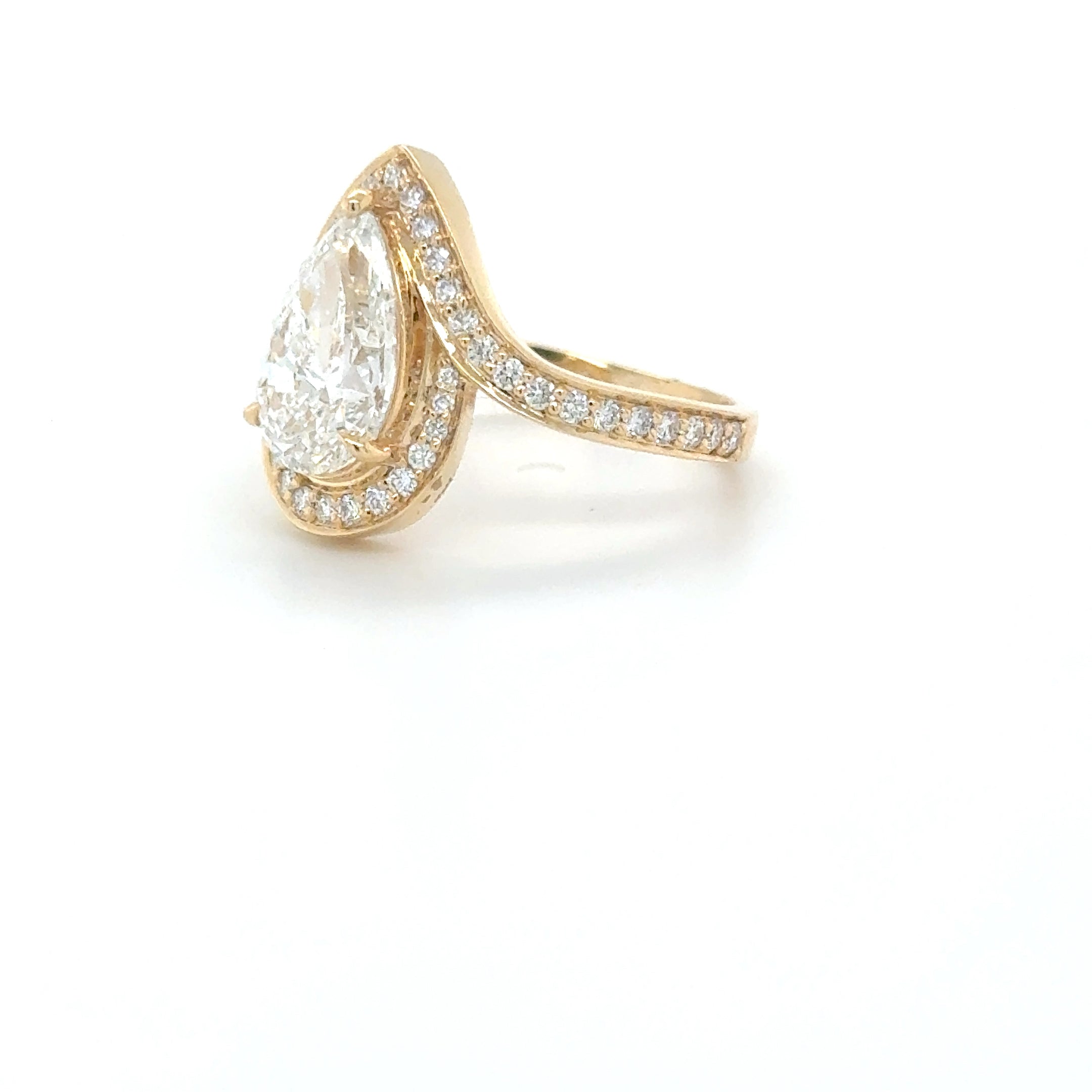 Golden Wave Pear Diamond Ring – 2.39ct Lab-Grown Brilliance
