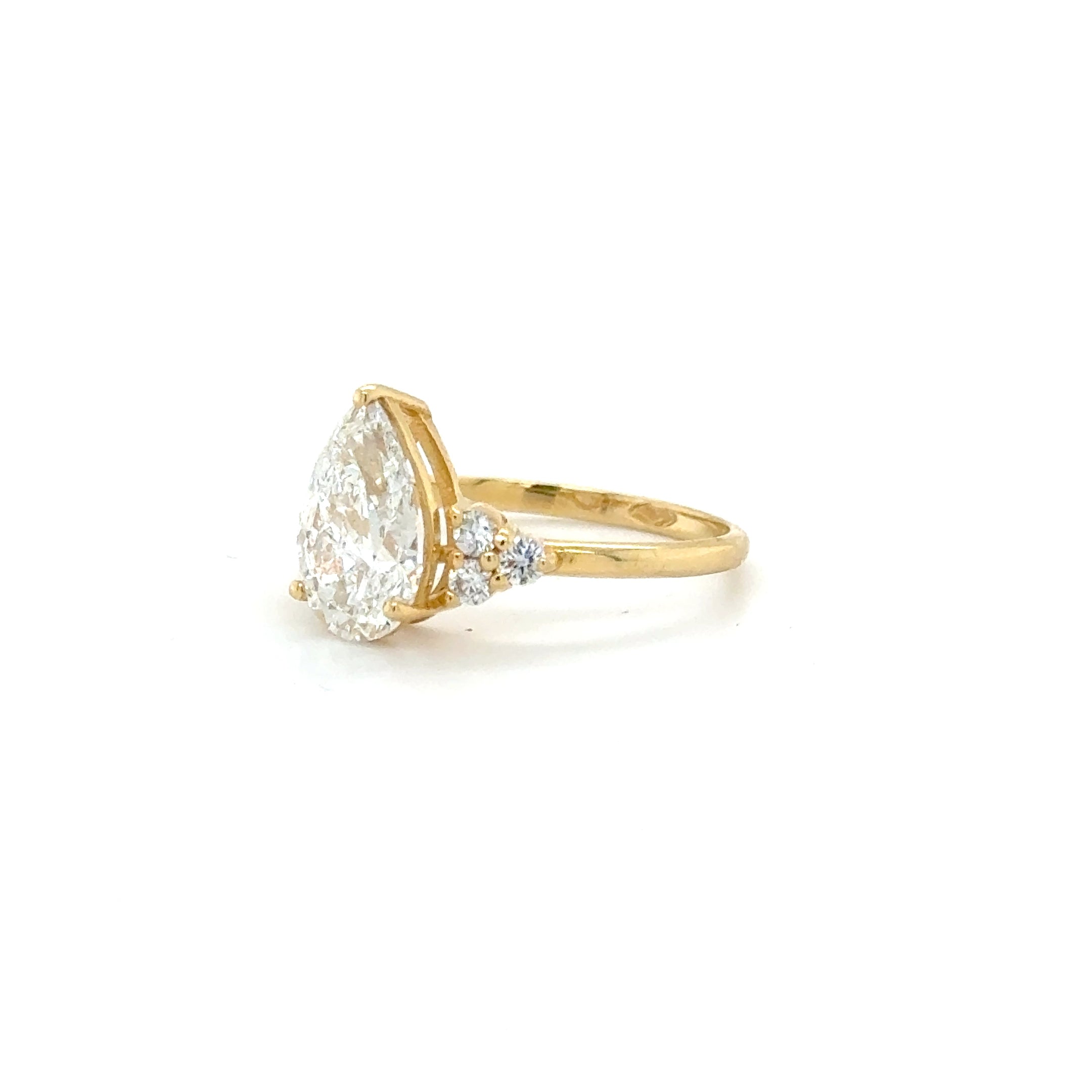 The Noéline Pear Ring / LBG 18k Yellow Gold