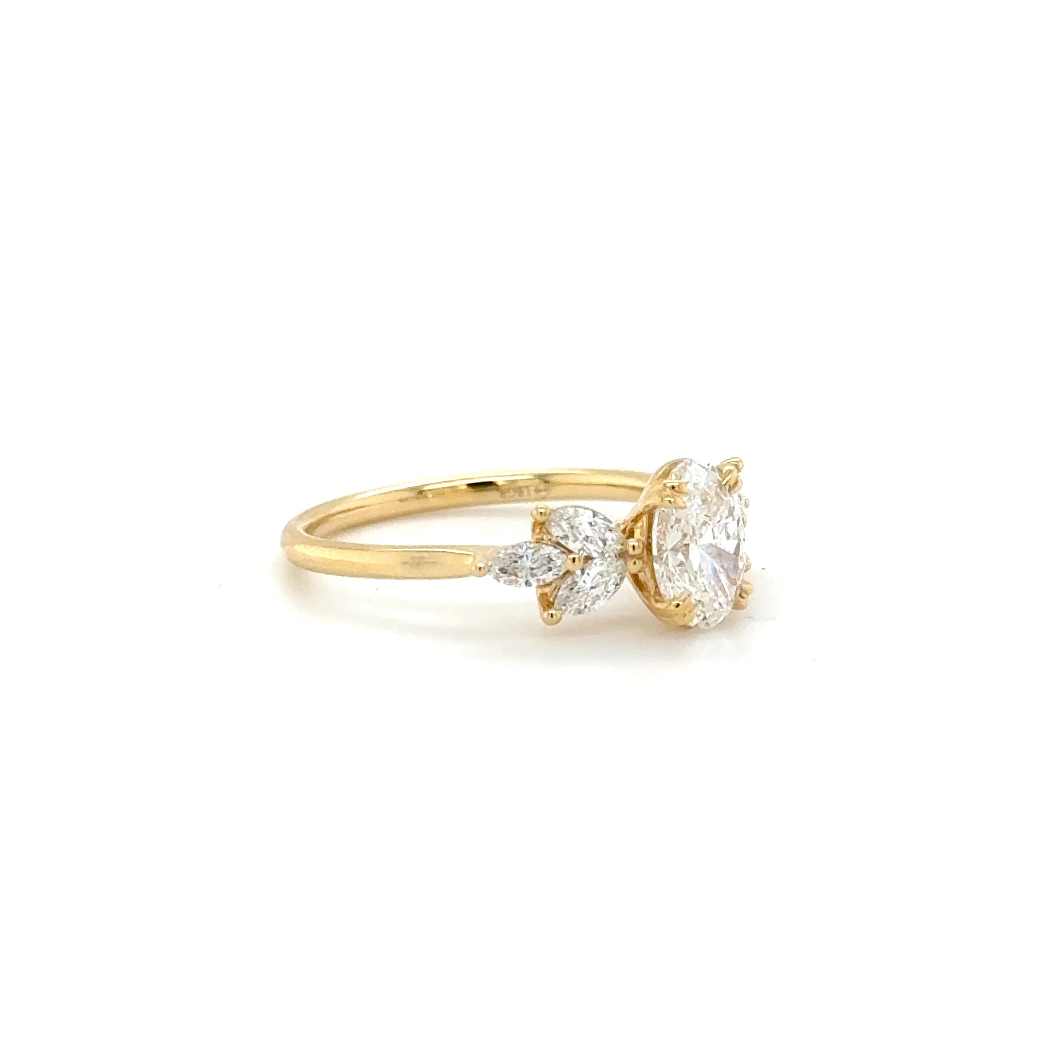 The Lunaria Oval With Marquise Details - 18k Yellow Gold Band