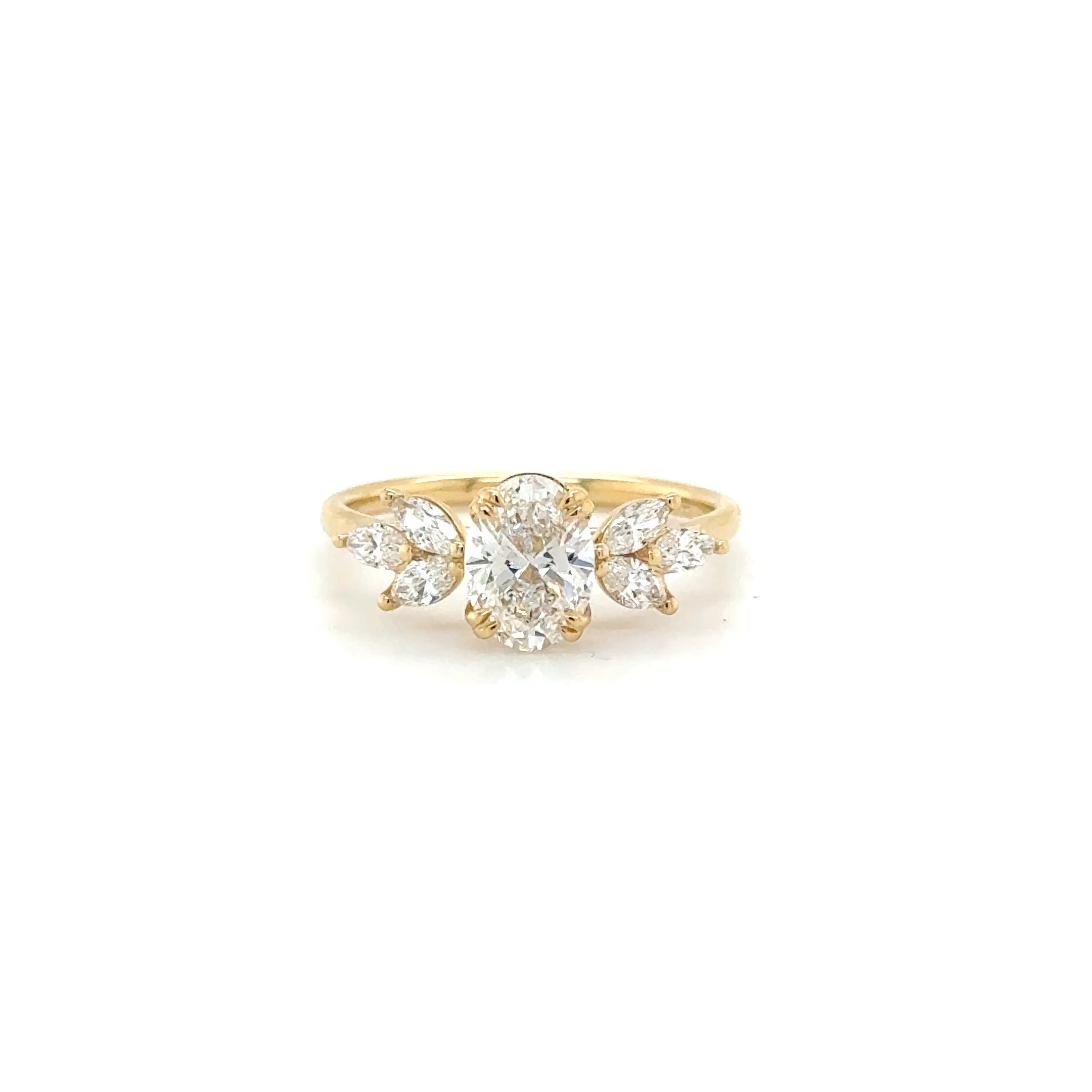 The Lunaria Oval With Marquise Details - 18k Yellow Gold Band