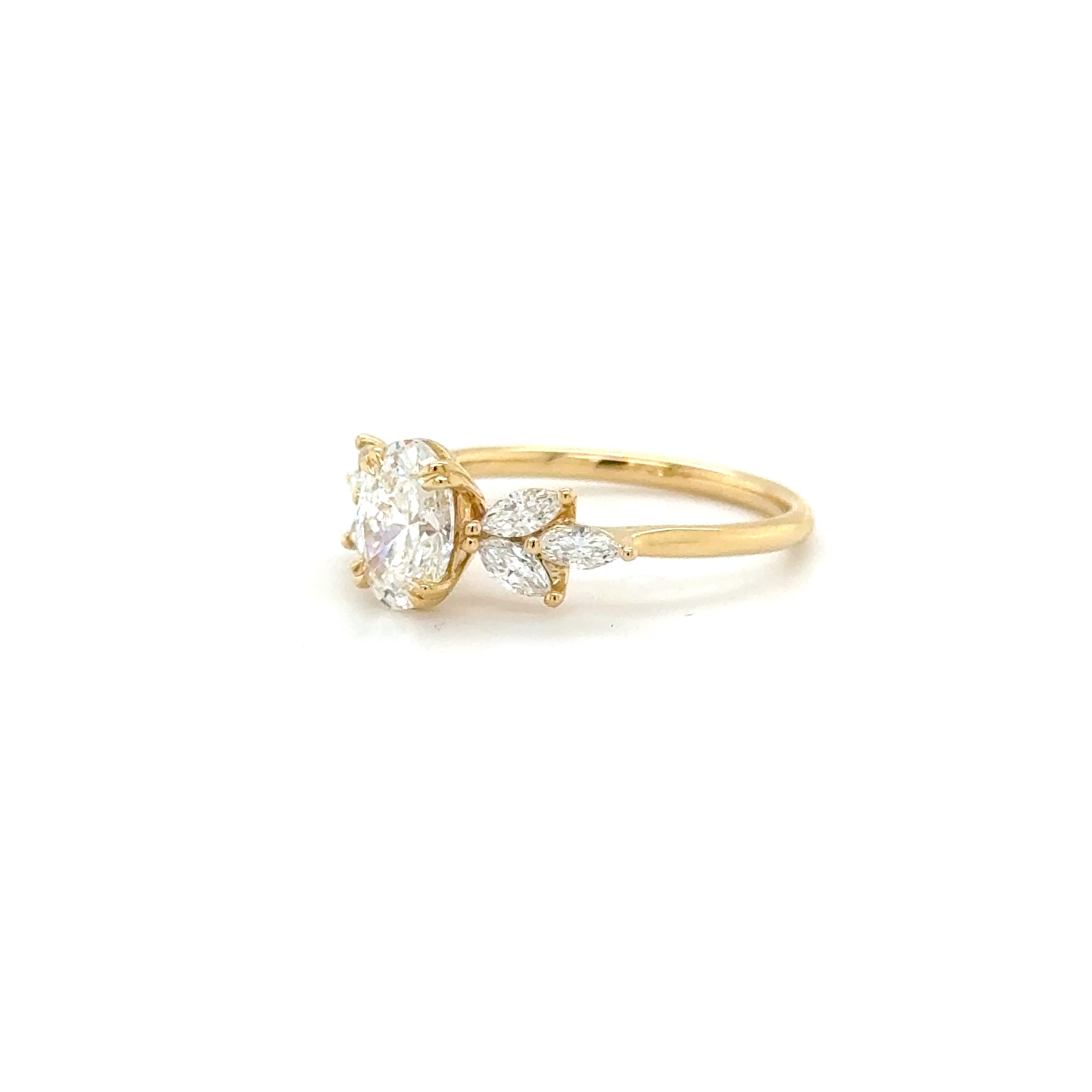 The Lunaria Oval With Marquise Details - 18k Yellow Gold Band